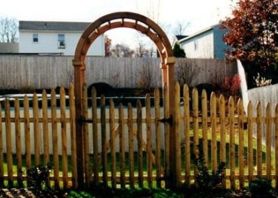 DIY Projects Versus Hiring Fencing Contractors